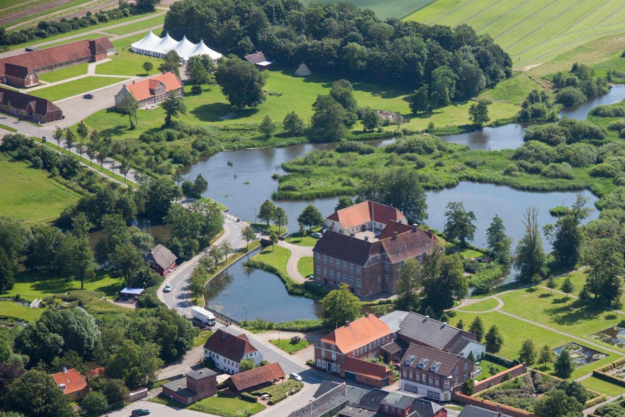 Den Gamle Kro Ved Gram Slot Exterior foto